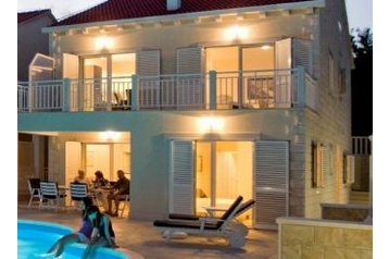 Hrvaška Chata Sumartin, Eksterier